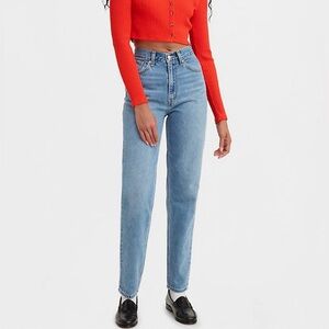 Levi’s Mom Jeans in Medium Blue Size 31